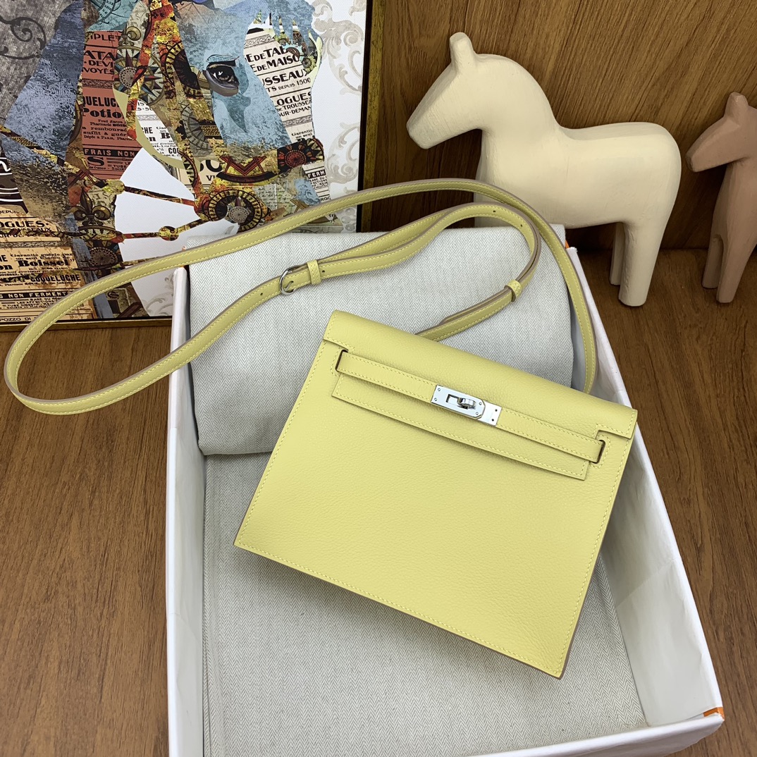 Hermes Kelly Danse Evercolor Bag In Jaune Poussin Color